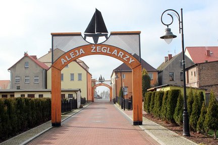 zeigt Promande zum Hafen