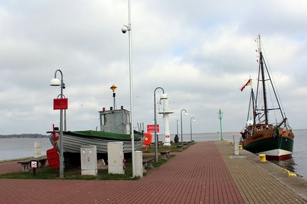 zeigt Hafen von Neuwarp 